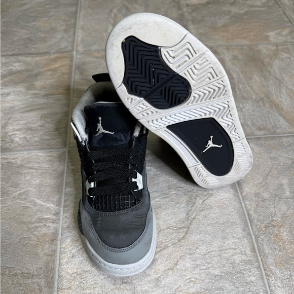 Air Jordan 4 Retro Fear PS Boys Shoe Size 2Y Gray FV4537-002 Preowned - Picture 6 of 7